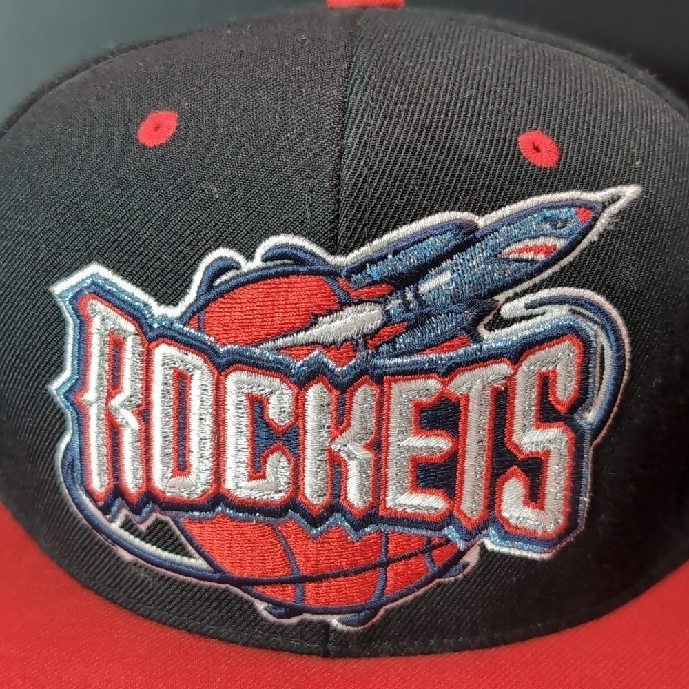 Mitchel & Ness Hardwood Classics Rockets Men's Flat Bill Black/Red Snapback Hat. - Picture 2 of 11